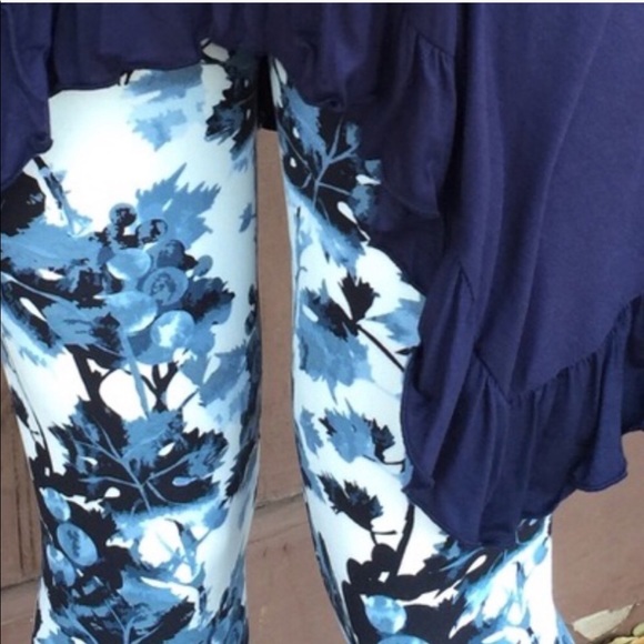 SPRING SALE❤️ HP3/22💙VERY SOFT blue/white legging - Picture 5 of 7